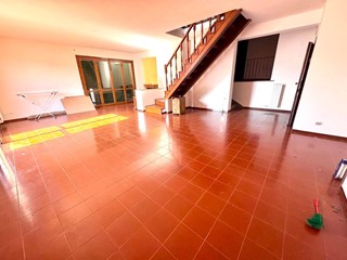 Appartamento in Vendita a Ponsacco, 285'000€, 250 m²