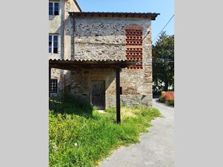 Magazzino in Vendita a Lucca, zona Mugnano, 50'000€, 120 m²