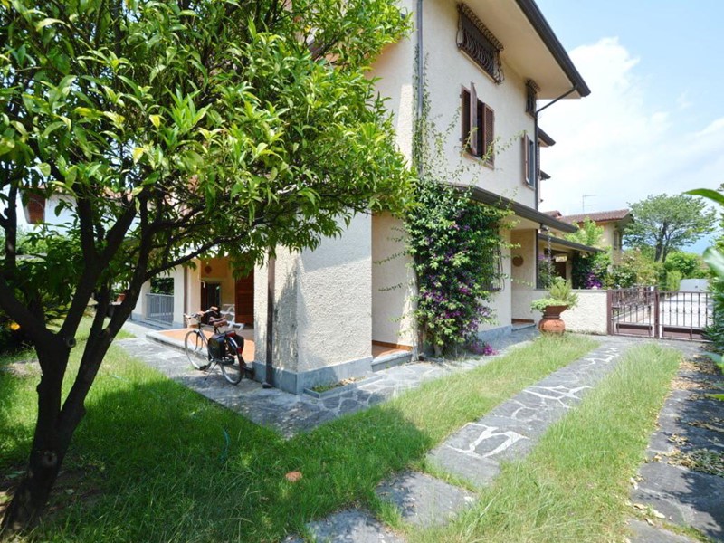 Villa bifamiliare in Vendita a Forte dei Marmi, 1'450'000€, 170 m², arredato
