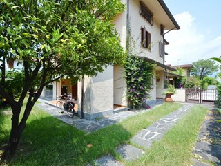 Villa bifamiliare in Vendita a Forte dei Marmi, 1'450'000€, 170 m², arredato