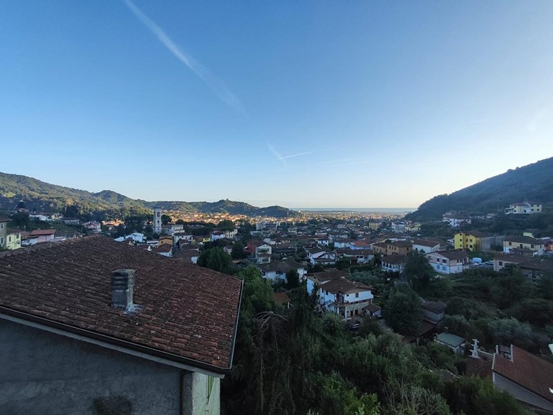 Casa Indipendente in Vendita a Carrara, zona Fossola, 290'000€, 180 m²