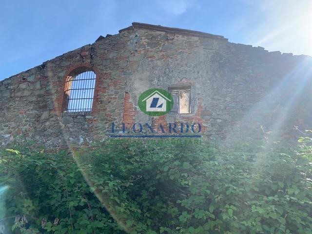 Casale in Vendita a Buggiano, zona Borgo a Buggiano, 150'000€, 450 m²