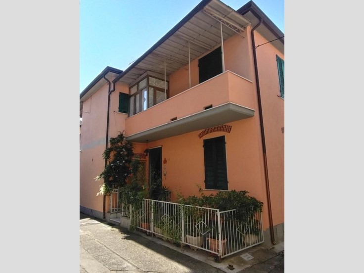 Casa Indipendente in Vendita a Massa, zona Ortola, 279'000&euro;, 110 m²