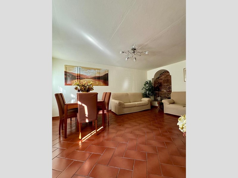 Casa Semi Indipendente in Vendita a Lucca, zona Carignano, 255'000&euro;, 120 m²