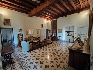 Appartamento in Vendita a Lucca, 800'000€, 210 m², arredato