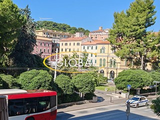 Quadrilocale in Vendita a Ancona, 220'000€, 200 m²