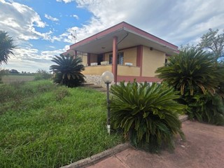 Villa in Vendita a Aprilia, 229'000€, 186 m²