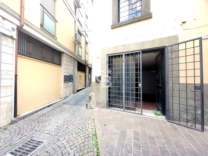 Immobile commerciale in Affitto a Viterbo, 800€, 121 m²