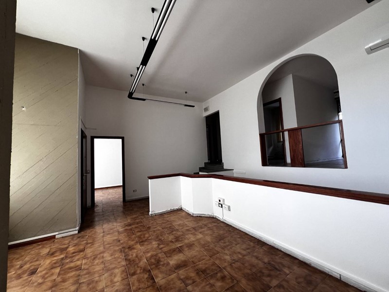 Immobile commerciale in Vendita a Terranuova Bracciolini, 139'000€, 111 m²