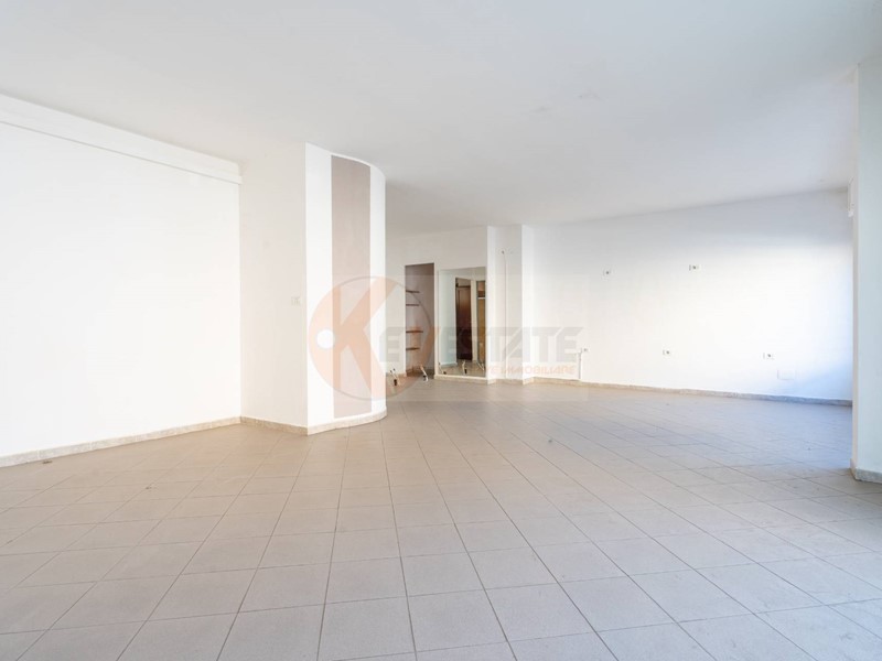 Immobile commerciale in Affitto a Sassari, 650€, 71 m²