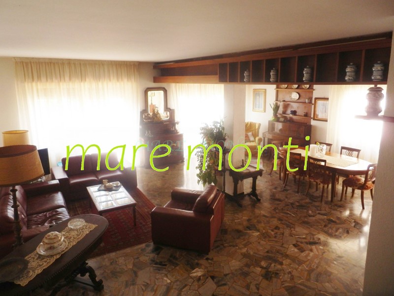 Appartamento in Vendita a Savona, 290'000€, 175 m²