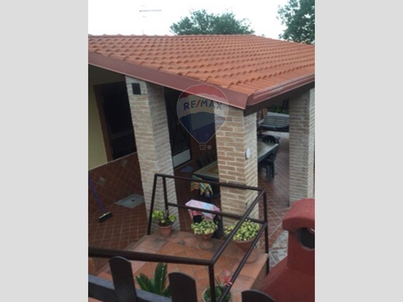 Villa in Vendita a Spigno Saturnia, 93'000&euro;, 111 m²