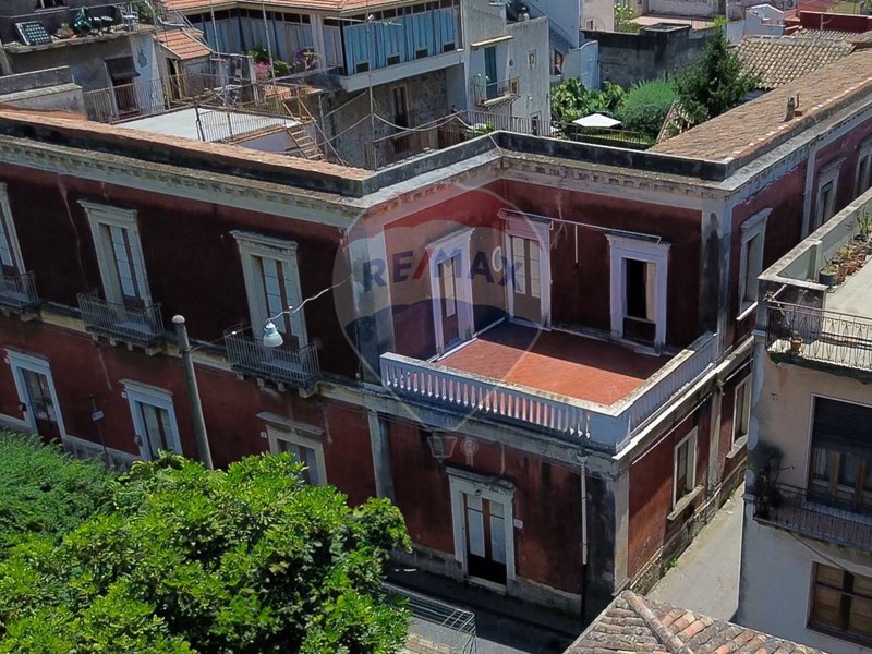 Villa in Vendita a Riposto, 339'000€, 600 m²