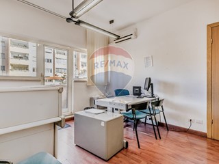 Ufficio in Vendita a Roma, 400'000€, 200 m²