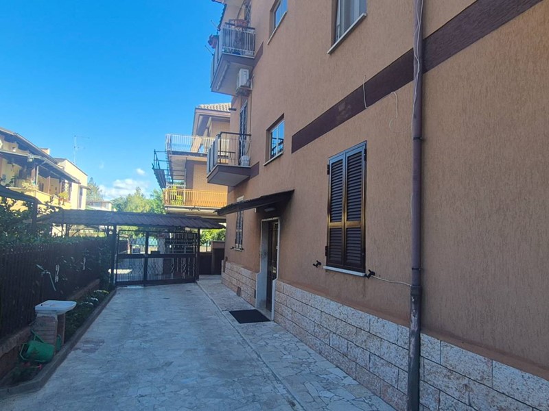 Trilocale in Vendita a Roma, 179'000&euro;, 92 m²