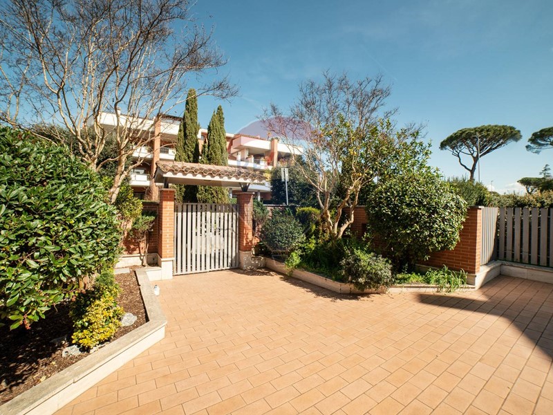 Trilocale in Vendita a Roma, 331'000&euro;, 100 m²