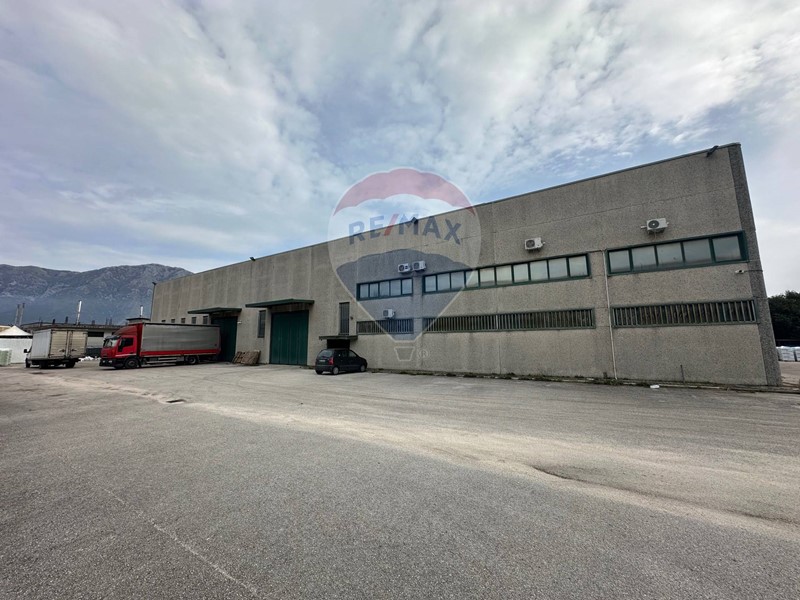Capannone in Vendita a Rotondi, 1'250'000&euro;, 2500 m²
