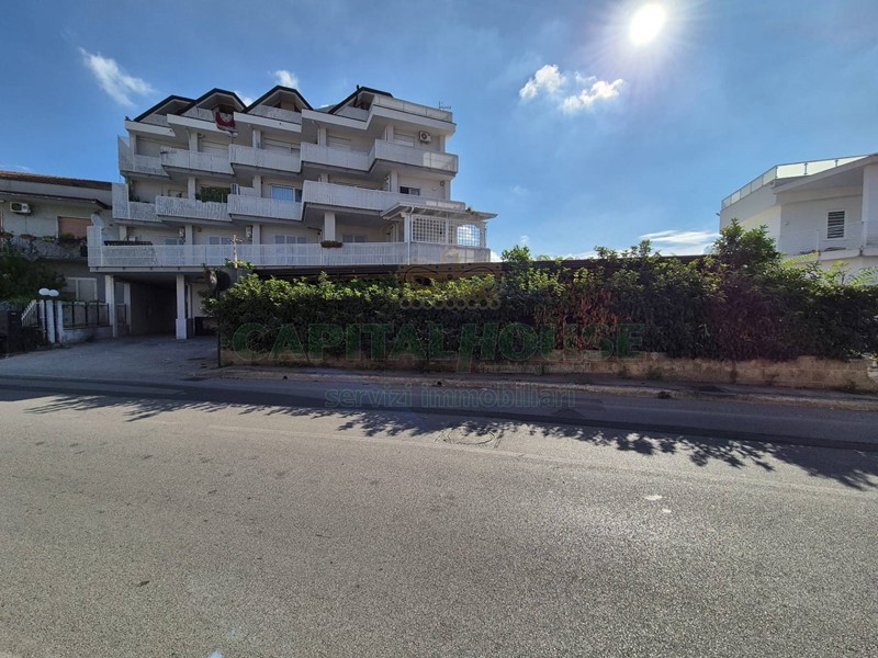 Attività commerciale in Affitto a San Gennaro Vesuviano, 1'500€, 280 m²