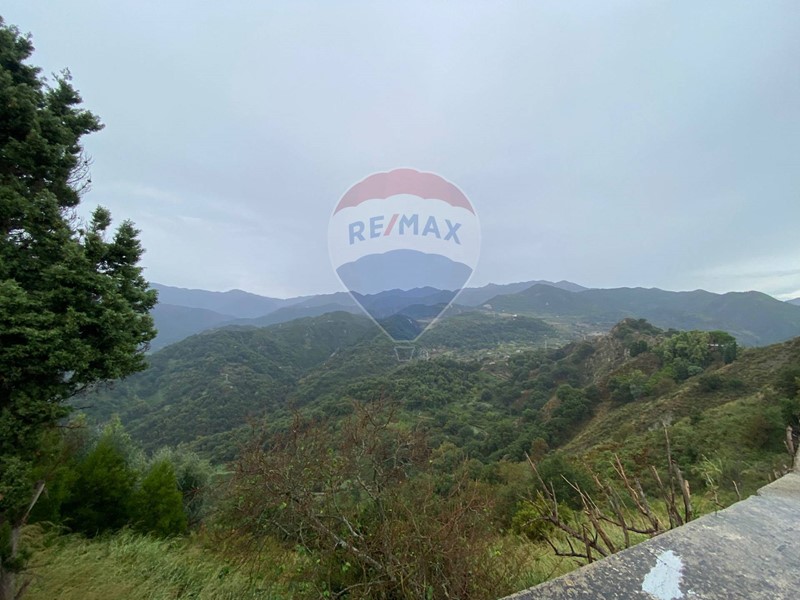 Villa in Vendita a San Pier Niceto, 59'900€, 130 m²