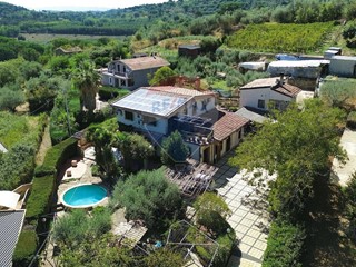 Villa in Vendita a Piazza Armerina, 295'000€, 300 m²