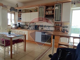 Attico in Vendita a Caltagirone, 120'000€, 218 m²