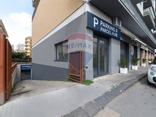 Immobile commerciale in Vendita a Caltagirone, 230'000€, 1385 m²