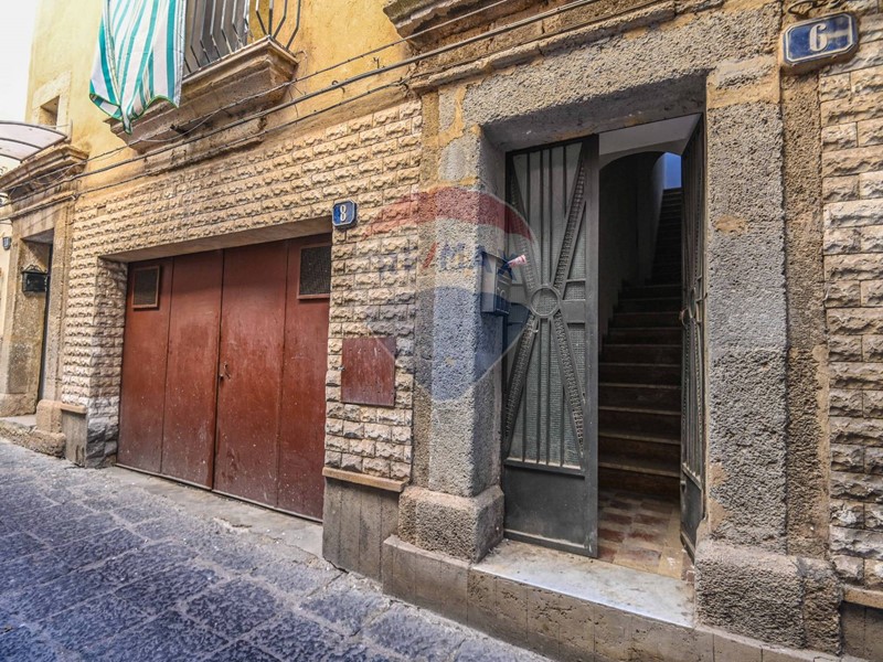 Casa Indipendente in Vendita a Caltagirone, 17'000€, 130 m²