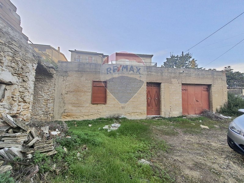 Rustico in Vendita a Caltagirone, 44'900€, 353 m²