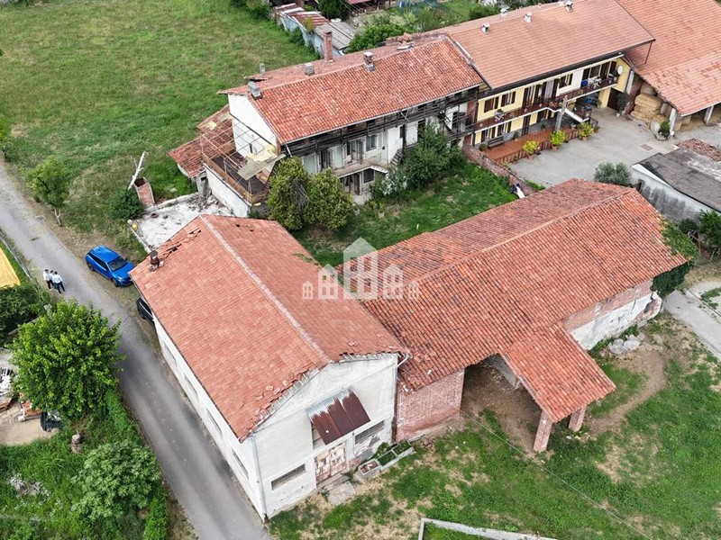 Casa Indipendente in Vendita a Castellamonte, 59'000€, 202 m²