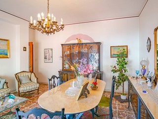 Appartamento in Vendita a Catania, 159'000&euro;, 165 m²