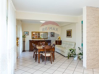 Quadrilocale in Vendita a Catania, 169'000&euro;, 130 m²