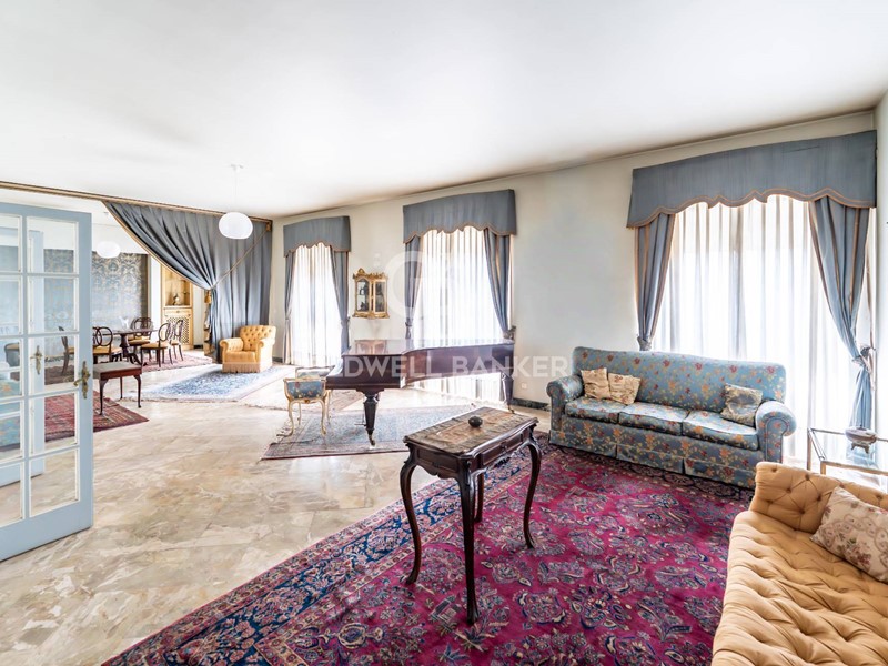 Appartamento in Vendita a Catania, 410'000&euro;, 338 m²