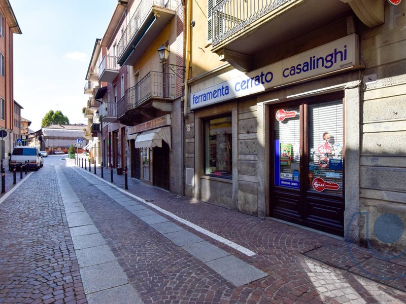 Attività commerciale in Vendita a Chieri, 110'000€, 180 m²