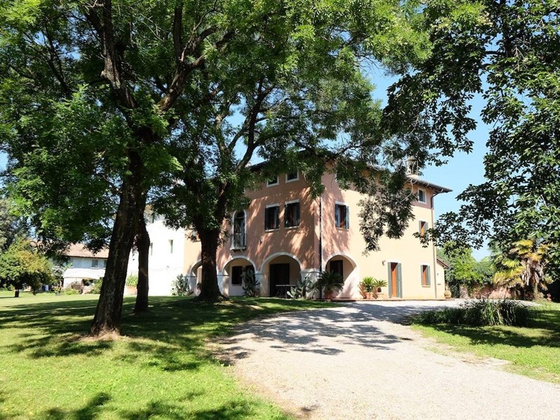 Villa in Vendita a Fiume Veneto, 890'000€, 730 m²