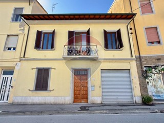 Casa Indipendente in Vendita a Fucecchio, 190'000€, 235 m²