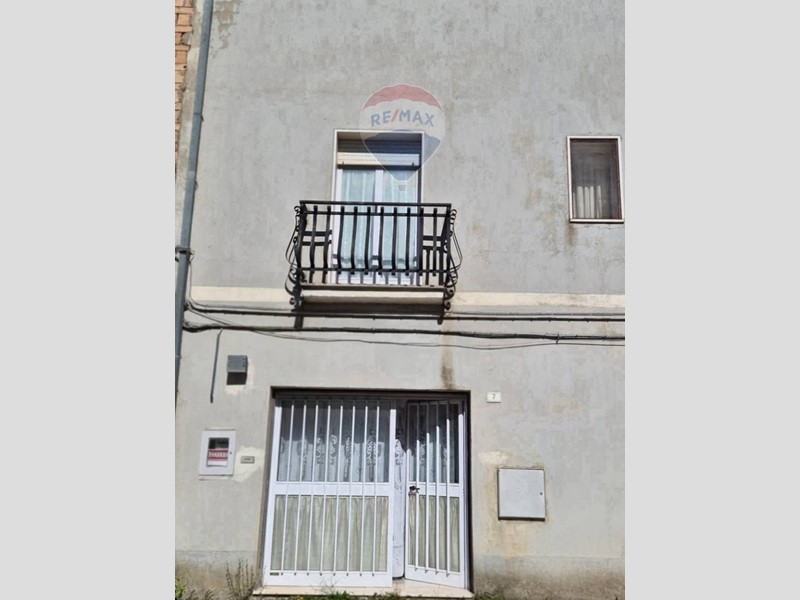 Casa Semi Indipendente in Vendita a Montaguto, 45'000&euro;, 149 m²