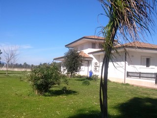 Villa in Vendita a Latina, 395'000€, 280 m²