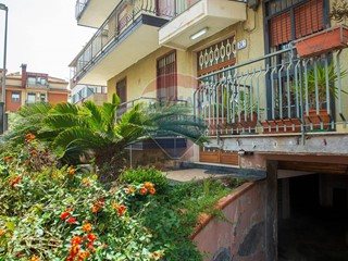 Attico in Vendita a Motta Sant'Anastasia, 92'000€, 213 m²