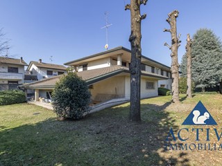 Villa in Vendita a Olgiate Olona, 665'000€, 650 m²