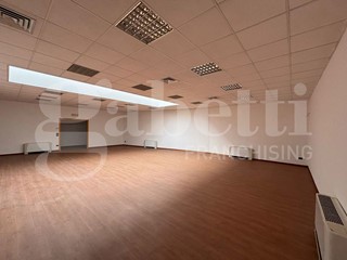 Ufficio in Vendita a Villorba, 350'000€, 1200 m²