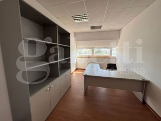 Ufficio in Affitto a Villorba, 3'500€, 1200 m²