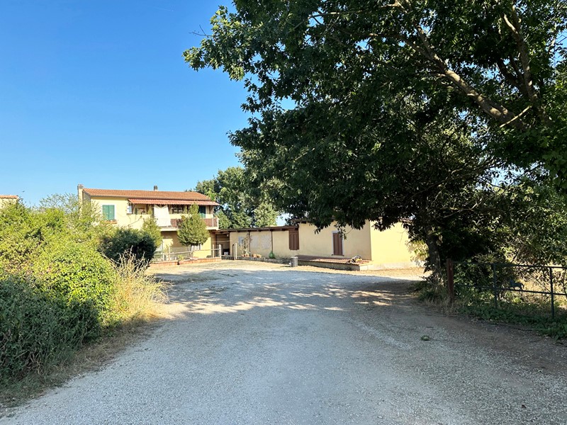 Villa bifamiliare in Vendita a Castel Sant'Elia, 190'000€, 200 m²