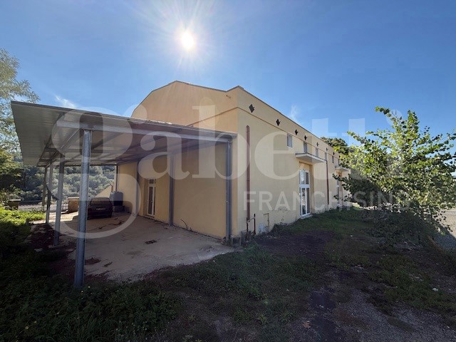 Negozio in Affitto a Orte, 6'000€, 612 m²