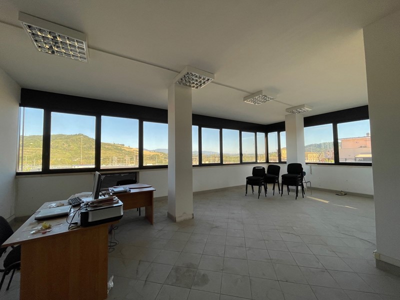 Ufficio in Affitto a Orte, 350€, 80 m²