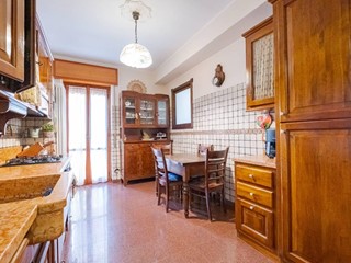 Casa Semi Indipendente in Vendita a Limbiate, 445'000€, 220 m²