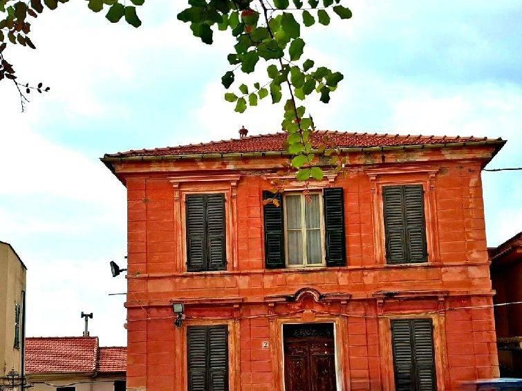 Casa Indipendente in Vendita a Castellaro, 84'375€, 239 m²