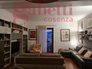 Appartamento in Vendita a Cosenza, 295'000€, 185 m²