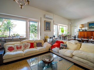 Appartamento in Vendita a Napoli, 750'000€, 150 m²