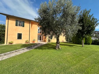 Trilocale in Vendita a Peschiera del Garda, 295'000€, 100 m²