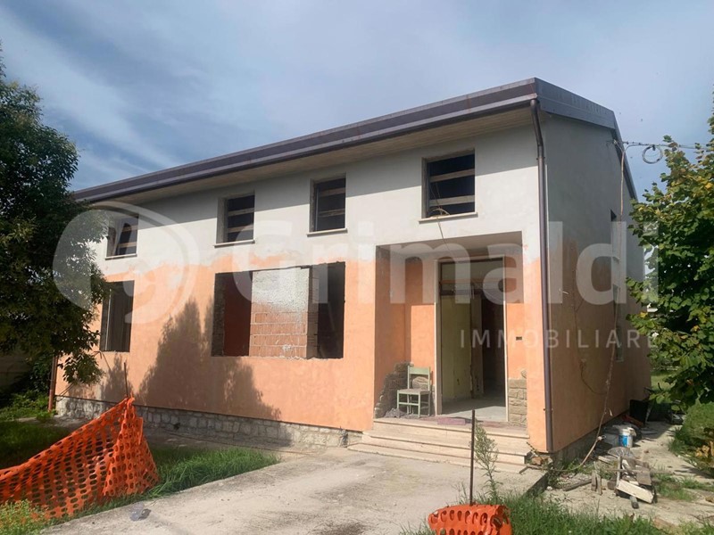 Casa Indipendente in Vendita a Assisi, 195'000€, 240 m²